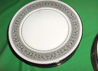 Up for bid is a beautiful vintage 41 piece set of Oxford bone china 