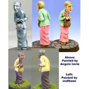  Hasslefree Miniatures Villagers   Old woman Toys & Games