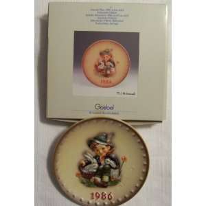 HTF  1986 Goebel Hummel Annual Plate in Original Box    Mint Condition