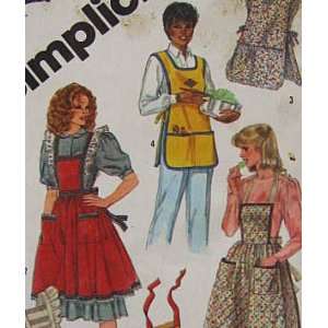 Simplicity 5725 or 7647 Hostess Apron with or without Ruffles, One 