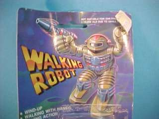 80S WALKING ROBOT WIND UP TOY WHITE KNOB IN BLISTER 1  