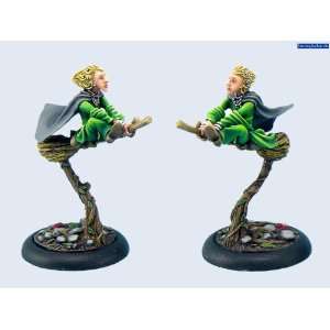    28mm Discworld Miniatures Magrat on broom (1) Toys & Games