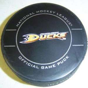  Anaheim Ducks NHL Hockey Official Game Puck 2009 2010 