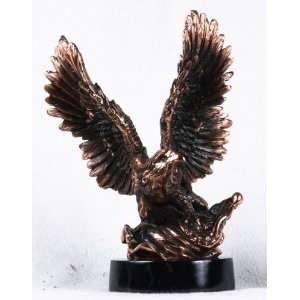   Eagle In Flight Gripping American Flag Statue Décor