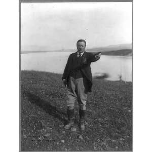 Theodore Roosevelt,lake,landscape,outdoors,pointing finger,AZ,Arizona 