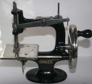 VTG Antique Old Singer Hand Crank Sewing Machine Iron Childs Toy 20 