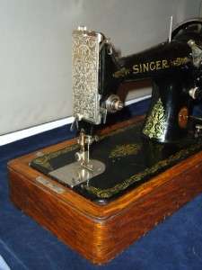 ANTIQUE SINGER SEWING MACHINE,TOP QUALITY, GOOD WORKING ORDER  CASE 