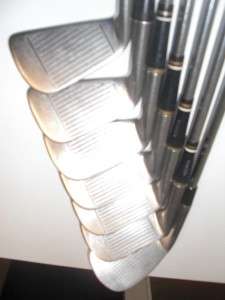   are bidding on a set of mens right handed golf clubs. Set includes