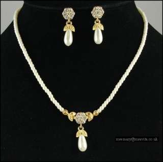 Cream Faux Pearl With Diamante Flower Necklace Set  