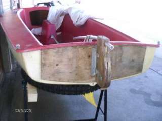 Kleine Segeljolle Boot Jolle 3,5 m lang und ca. 1,3 m breit Rot in 