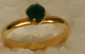 FRIENDS orig.Requisite goldener Ring mit Grünem Stein  