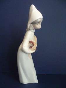 RETIRED LLADRO FIGURINE CALLED GIRL WITH ROOSTER CHICKEN  MODEL No 